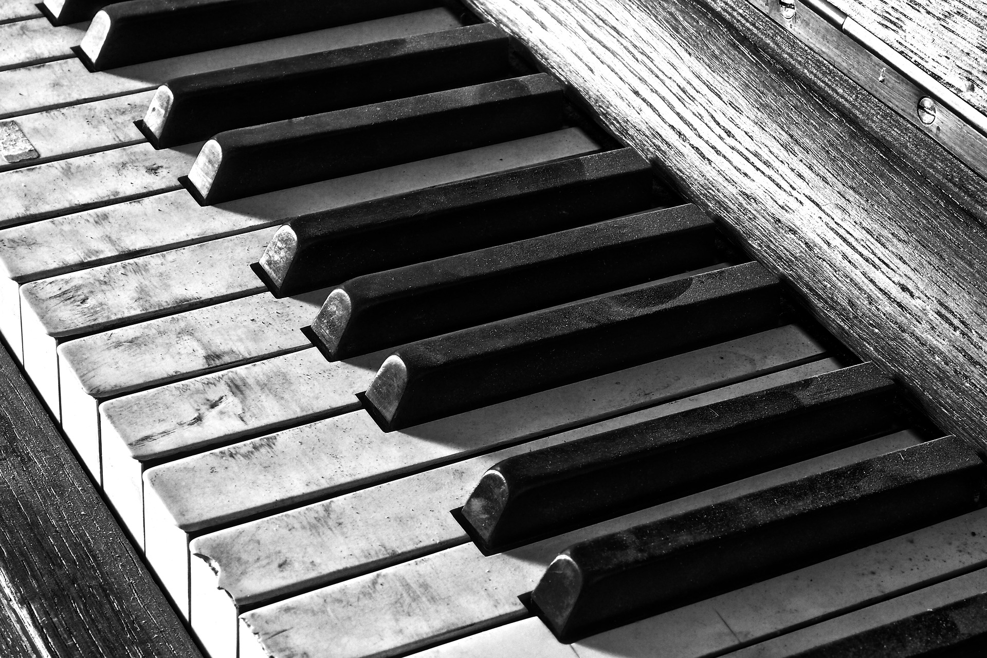 piano old